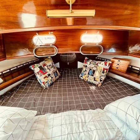 Hotel Vintage Classic 70S Boat! à Sant Adrià de Besòs Extérieur photo