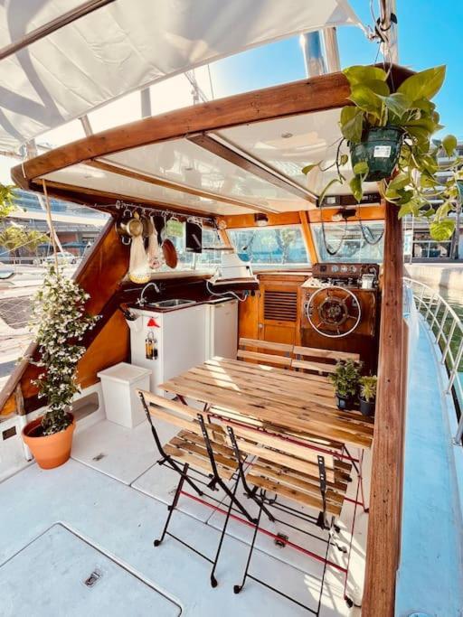 Hotel Vintage Classic 70S Boat! à Sant Adrià de Besòs Extérieur photo