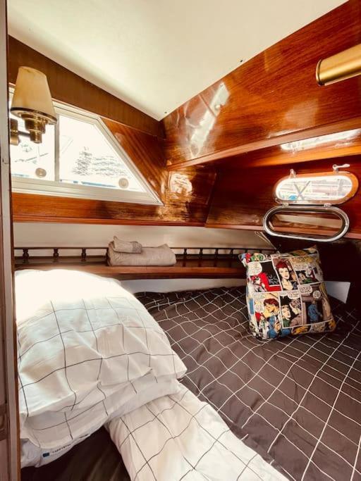 Hotel Vintage Classic 70S Boat! à Sant Adrià de Besòs Extérieur photo