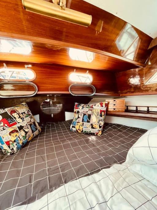 Hotel Vintage Classic 70S Boat! à Sant Adrià de Besòs Extérieur photo