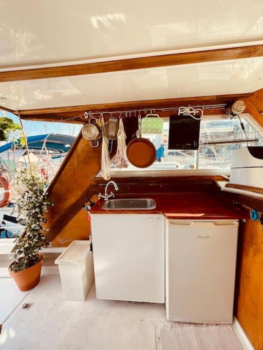 Hotel Vintage Classic 70S Boat! à Sant Adrià de Besòs Extérieur photo