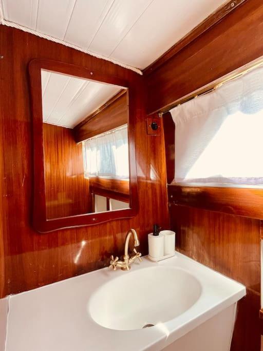 Hotel Vintage Classic 70S Boat! à Sant Adrià de Besòs Extérieur photo
