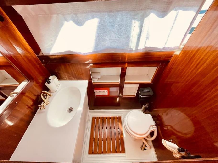 Hotel Vintage Classic 70S Boat! à Sant Adrià de Besòs Extérieur photo