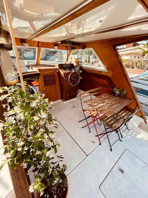 Hotel Vintage Classic 70S Boat! à Sant Adrià de Besòs Extérieur photo