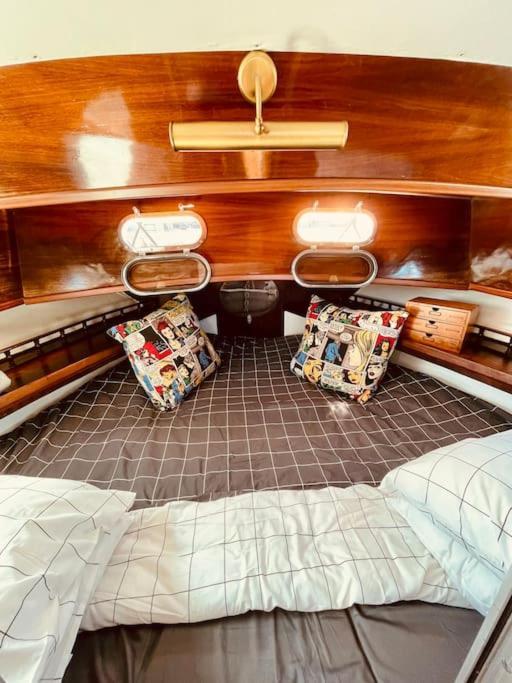 Hotel Vintage Classic 70S Boat! à Sant Adrià de Besòs Extérieur photo