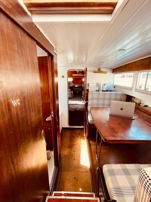 Hotel Vintage Classic 70S Boat! à Sant Adrià de Besòs Extérieur photo