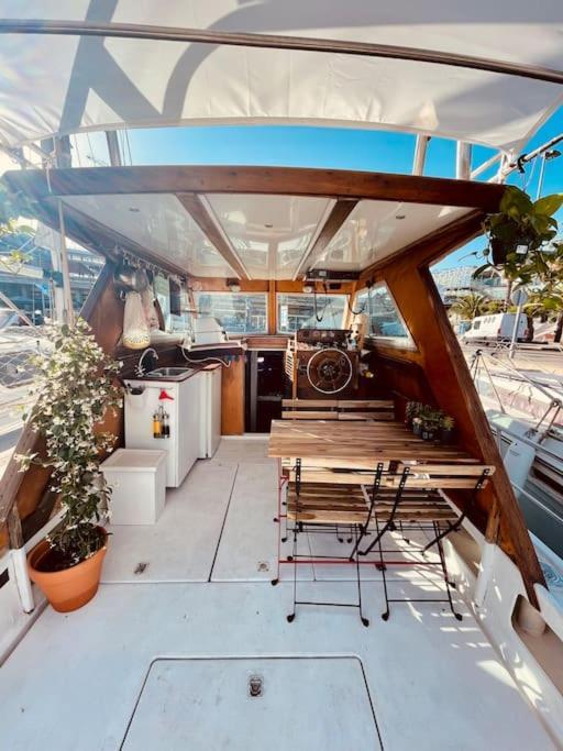 Hotel Vintage Classic 70S Boat! à Sant Adrià de Besòs Extérieur photo